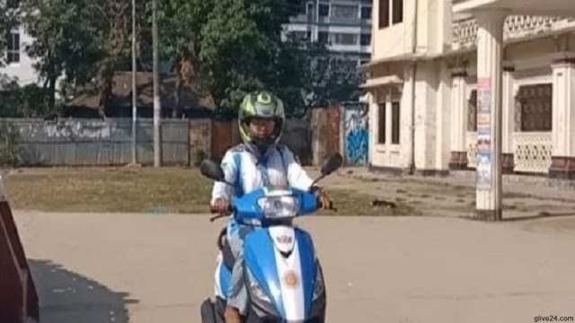আর্জেন্টিনার পতাকার সাজে রলি’র স্কুটি