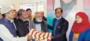 কম্বল বিতরণ কুমিল্লার চান্দিনায় শীতার্তদের মাঝে